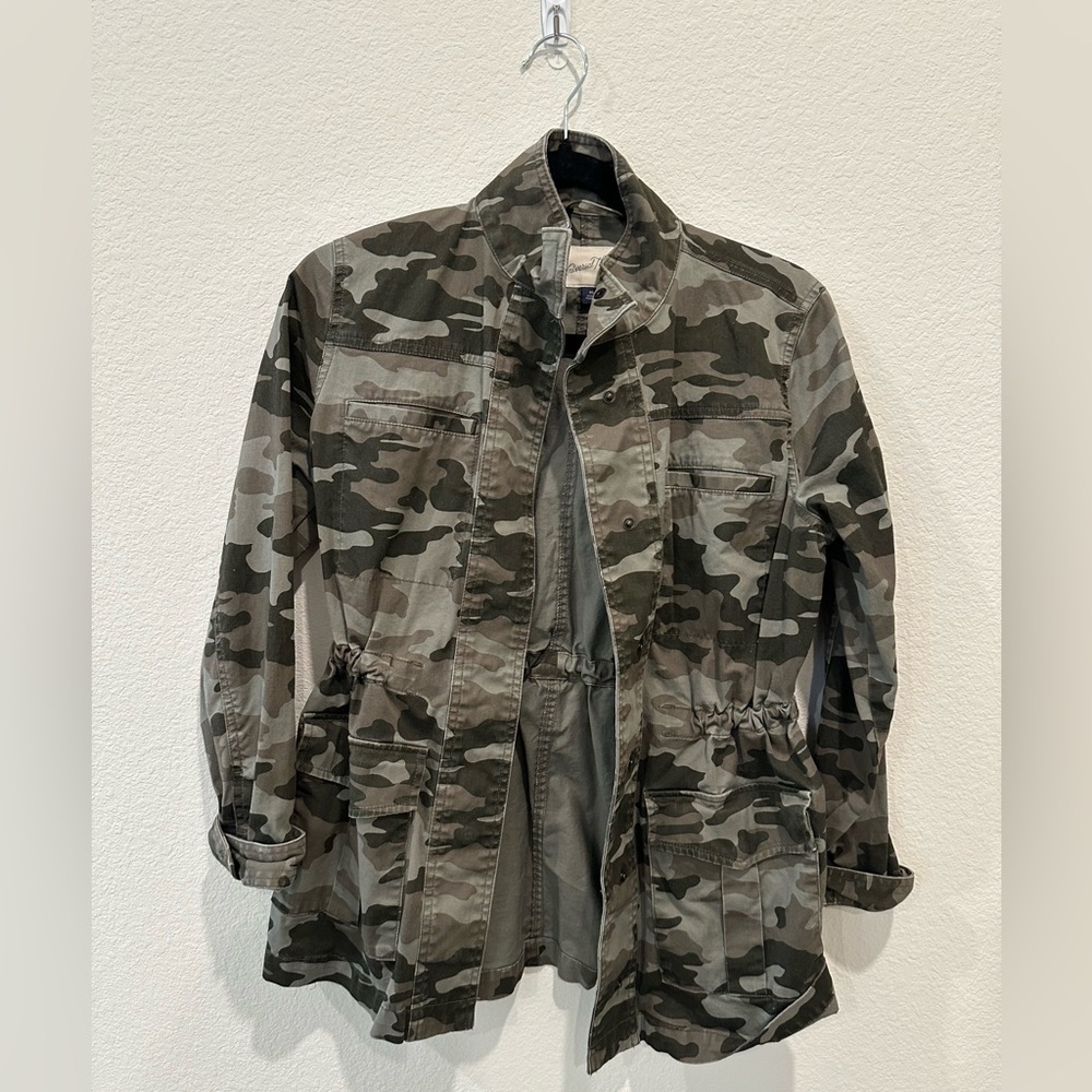 universal thread XS army / camo jacket